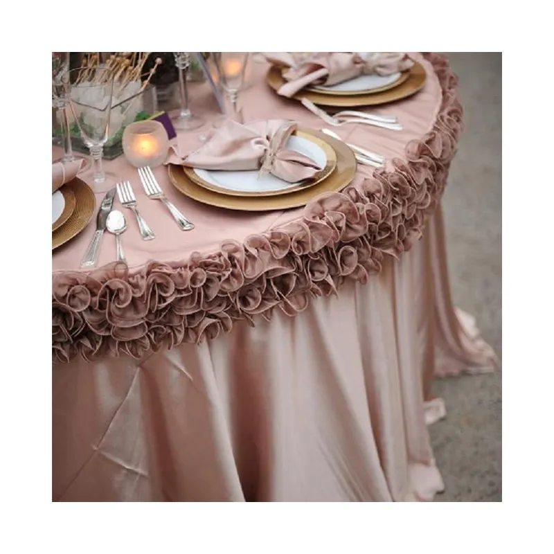 Faldas de mesa de satén Boda de lujo Diseño diferente de rodapié de mesa Onda Multicapa Decoración de satén Rodapié de mesa de rosa de satén