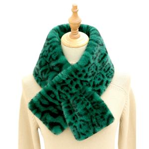 Bufanda de Invierno Estilo Europeo Americano para Mujer, Piel Sintética de Conejo Rex con Estampado de Leopardo, Calentador de Cuello de Visón Sintético, Diseño Cruzado - Product Image 5