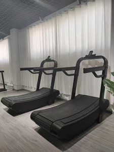 Cinta de correr mecánica curva para gimnasio interior, sin motor, con pantalla LED, equipo de fitness no eléctrico, venta al por mayor de fábrica - Product Image 4
