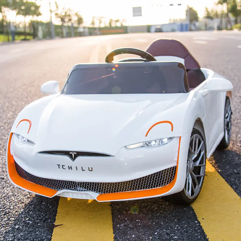 Yüksek güç Tesla tarzı çocuklar için elektrikli araba 12V akülü PP malzeme 2-4 yaşındaki erkek ve kız için oyuncak araba