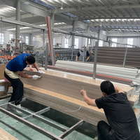 Vente directe usine : Panneaux muraux 3D WPC naturels antisepsiques, panneaux muraux en bois, panneaux de plafond à grille pour décoration intérieure disponibles