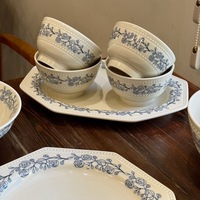 Vaisselle en Porcelaine Fine (Bone China) Série Rose Peinte à la Main Style Vintage Français, Bols et Assiettes en Céramique Sous Glaçure pour Usage Domestique