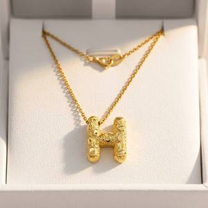 Collana Personalizzata con Lettera a Pepita d'Oro, Gioielli Placcati Oro per Donna, Collane con Ciondolo Iniziale del Nome - Product Image 5
