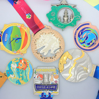 Médailles professionnelles de course de trail, design moderne bicolore personnalisé, thème faune et espace, en alliage de zinc électroplaqué, pour la reconnaissance des réalisations
