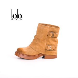 Bottes à semelle intermédiaire rétro pour femmes avec surface en cuir chaude et à la mode, semelle extérieure en caoutchouc, talon épais, chaussures pour femmes à la mode - Product Image 3