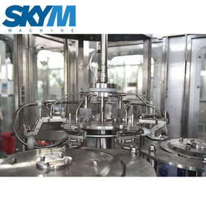 Machine de remplissage de bouteilles de boissons <span class=keywords><strong>SKYM</strong></span> 2000BPH 3 en 1 entièrement automatique pour eau minérale pure A à Z, installation complète pour petites productions - Product Image 2