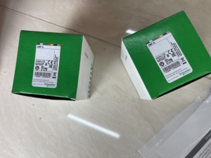 Bloc de contact auxiliaire Schneider 100% neuf et original ZBP A 035550 - Product Image 1