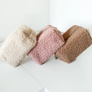 Bolsa de cosméticos de lana de cordero, éxito de ventas transfronterizo, bolsa de almacenamiento para cosméticos de viaje y artículos pequeños, gran capacidad, lana de peluche. - Product Image 2