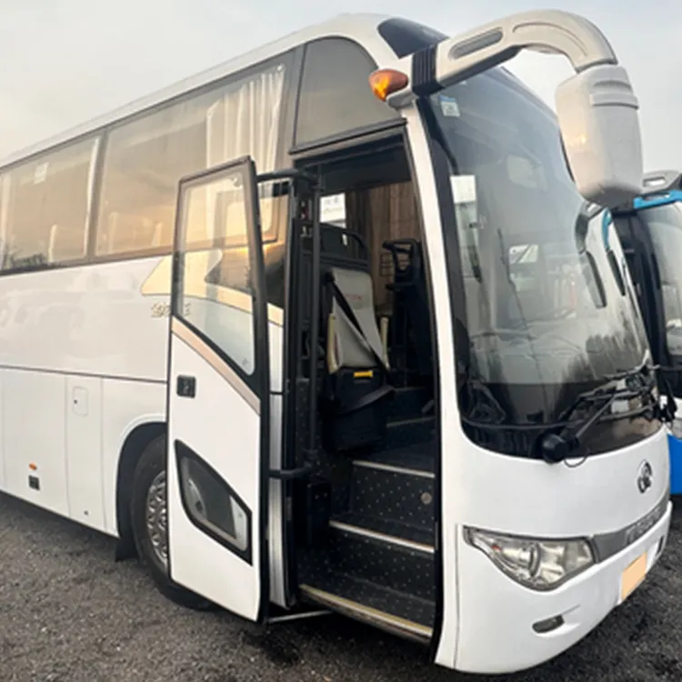 Ônibus Golden Dragon de luxo com 53 assentos usado em segunda mão a combustível diesel 2014