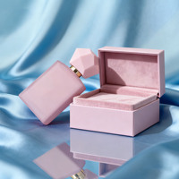 Flacon de parfum vide de 50 ml, design personnalisé d'usine OEM, flacon carré en verre rose luxueux et unique, vaporisateur à pompe, sérum pour le soin de la peau UJUN