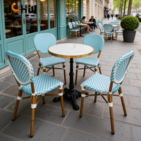 Ensemble de table et de chaises de style français en rotin bleu pour restaurant, café, terrasse, meubles de bistrot, ensemble de table d'extérieur commercial