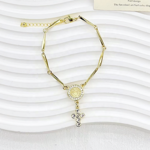 Bracelet à maillons en cuivre plaqué or CH-LAT1015 avec breloques croix micro-pavées en zircon, bijoux religieux en cuivre, vente en gros - Product Image 6