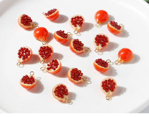 Breloques Grenade 3D en Résine pour Enfants |   Vente en gros de demi-fruits réalistes coupés en tranches pour la création de bijoux DIY (bracelets et colliers) - Product Image 6
