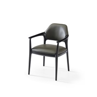 Chaise de salle à manger minimaliste italienne en cuir PU véritable avec pieds en bois pour restaurant, hôtel, villa