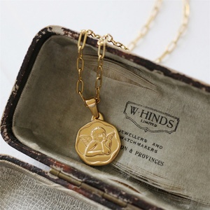 Collar de Cadena con Colgante Irregular de Acero Inoxidable Chapado en Oro, con Dije de Ángel Cupido, para Aniversario, Gran Venta - Product Image 1