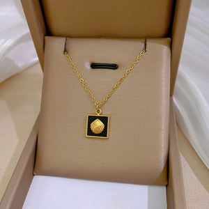 Wholesale Titanium Steel Necklace Hot Sale Fashion Gold <b>Chain</b> Choker Necklace Trendy Stylish Square Shell Necklace for Women - Product Image 2
