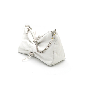 Best-seller, article très demandé, fabriqué en Corée, sac léger en similicuir blanc nuage avec détail chaîne métallique et poche intérieure - Product Image 4