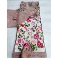 Tissu en Tulle Brodé de Fleurs de Luxe – Tissu Brodé de Roses Colorées pour Robe de Soirée – Grande Vente