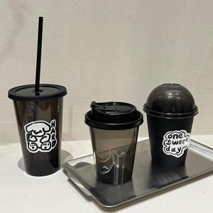 Biểu Tượng Tùy Chỉnh Dùng Một Lần Màu Đen PP Cứng Cốc Nóng Lạnh Bong Bóng Trà Sữa Nước Trái Cây Cốc Nhựa Với Dome Phẳng Có Nắp Đậy - Product Image 1