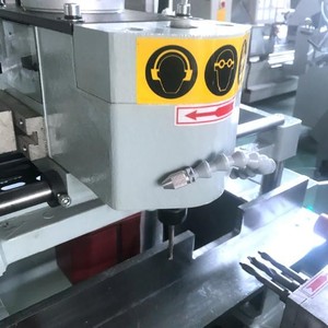 Machine de copie-fraisage 2250W pour profilés aluminium et PVC, idéale pour la fabrication de fenêtres et de portes - Product Image 3