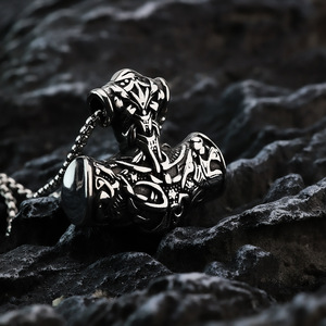 Collier pendentif marteau de Thor en acier inoxydable pour homme, style hip-hop, design géométrique, bijou cadeau - Product Image 3