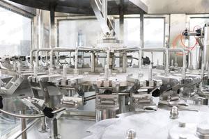 خط تعبئة أوتوماتيكي بالكامل بالكامل للمشروبات الغازية المعبأة في زجاجات من البلاستيك - Product Image 5