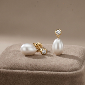 Boucles d'oreilles pendantes en pierre blanche serties de diamants ronds - Product Image 1