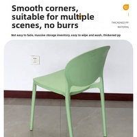 Chaise de salle à manger empilable en plastique épaissi, style minimaliste moderne, avec dossier, pour les stands de nourriture en plein air, les marchés nocturnes, les stands de barbecue, la maison