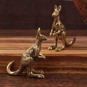 Figura Decorativa de Canguro Miniatura, Adorno de Latón Fundido con Diseño Vintage, Artesanía, Regalo - Product Image 1