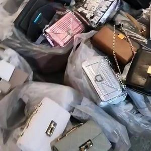 เสื้อผ้ามือสอง XW ปี 2023 กระเป๋าแบรนด์เนมผู้หญิงมือสอง กระเป๋าสะพายไหล่ผู้หญิงมือสอง เสื้อผ้ามือสอง - Product Image 5