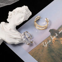 Bague plaquée or de luxe léger Europe et Amérique, légèrement incrustée de zircon, double couche, style froid, ouverture ajustable, design de niche pour femme
