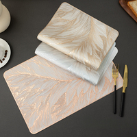 Tapis de table rectangulaire en PVC avec feuille d'or creuse, imperméable, anti-huile, antidérapant, isolant thermique pour hôtel et restaurant