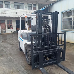 Chariot élévateur à fourche miniature TCM FD50 5 tonnes d'occasion, alimenté au diesel, avec déplaceur latéral hydraulique et pneus pleins - Product Image 3
