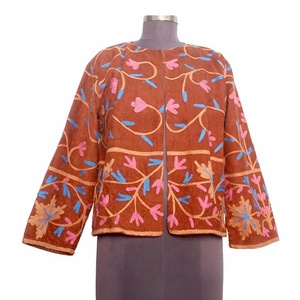 เสื้อแจ็คเก็ตปักลายผ้าฝ้ายบุซับในแบบรักษ์โลก ลดราคาพิเศษ งานแฮนด์เมด ตกแต่งด้วยผ้าควิลท์ สไตล์โบฮีเมียนสำหรับผู้หญิง เหมาะสำหรับใส่ไปเที่ยวชายหาด แฟชั่นสำหรับงานเทศกาล ของขวัญสุดพิเศษ - Product Image 1