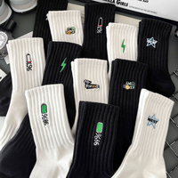 HEHE Design personnalisé Logo brodé Lettre Image Chaussettes Chaussettes mi-longues pour hommes Sports d'hiver Ins Chaussettes pour hommes à la mode