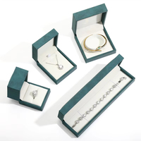 Vente en gros de boîte à bijoux luxe en velours avec logo personnalisé emballage rectangle en plastique pour bracelet, boucle d'oreille, collier, bague et bijoux