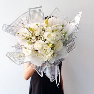 Papel de regalo de flores de celofán disponible en stock directo de fábrica con patrón de puntos para suministros de floristería embalaje de ramo - Product Image 1