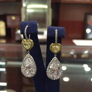 Orecchini Pendenti a Cuore Romantici da Donna, Placcati Oro 18K, con Cristalli Taglio a Pera e Strass Incastonati, Gioielli alla Moda per Feste - Product Image 5