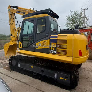 Excavatrice <span class=keywords><strong>Komatsu</strong></span> PC130 d'occasion, 13 tonnes, moteur 69 kW, haute qualité avec pince hydraulique pour la manutention des matériaux, en stock, prix bas - Product Image 1