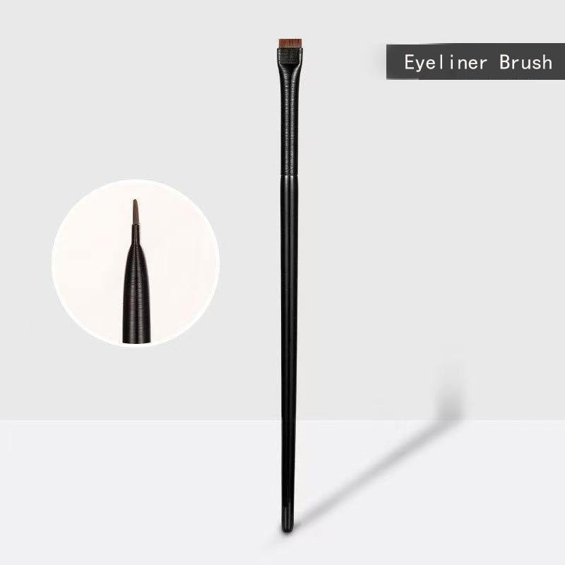 Brosse plate arrière d'eye-liner