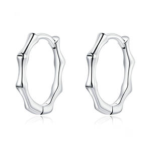 Pendientes de Aro Geométricos en Oro Blanco, Plata 925, Diseño Minimalista, Unisex, Uso Diario, Joyería Fina - Product Image 1
