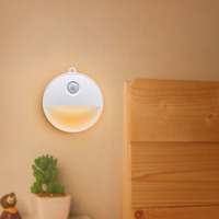 Lampe LED sans fil à détecteur de mouvement pour éclairage sous armoire, placard, salle de bain - Lampe de nuit moderne et élégante à intensité variable