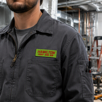 Patchs brodés personnalisés de style simple avec support adhésif pour logos d'entreprise