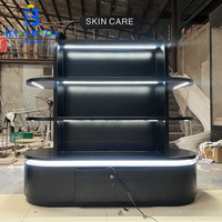 Îlot de présentation de produits de soin de la peau pour la vente au détail avec éclairage LED, vitrine cosmétique en arc robuste et écologique, personnalisable avec serrure pour magasin