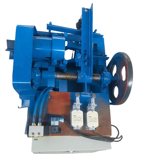 Machine d'automatisation pour la fabrication de vis de balai, équipement de menuiserie pour la fabrication de manches de balai en bois et le filetage de manches de balai en bois - Product Image 1