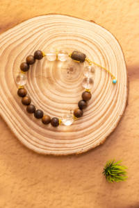 Bracelet personnalisé haut de gamme en bois d'agar et cristal blanc, perles dorées, tendance, cadeau d'anniversaire ou de fiançailles pour femme - Product Image 2