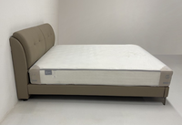 Cadre de lit moderne rembourré en cuir pleine fleur avec tête de lit large à trois panneaux pour chambres Queen et King