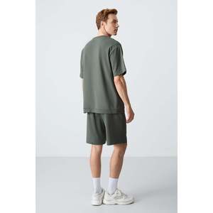 Conjunto de Pantalones Cortos Oversize de Algodón Caqui para Hombre 85257, Corte Básico y Cómodo, Ropa Casual - Product Image 1