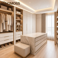 Armoire moderne sur mesure pour appartement, avec portes vitrées, éclairage LED et rangement pour chaussures, fournie directement par l'usine
