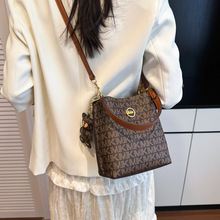 <span class=keywords><strong>Sac</strong></span> seau de luxe haut de gamme pour <span class=keywords><strong>femme</strong></span> 2026, <span class=keywords><strong>sac</strong></span> à <span class=keywords><strong>main</strong></span> tendance en PU avec doublure en fibre de polyester pour le quotidien - Product Image 4